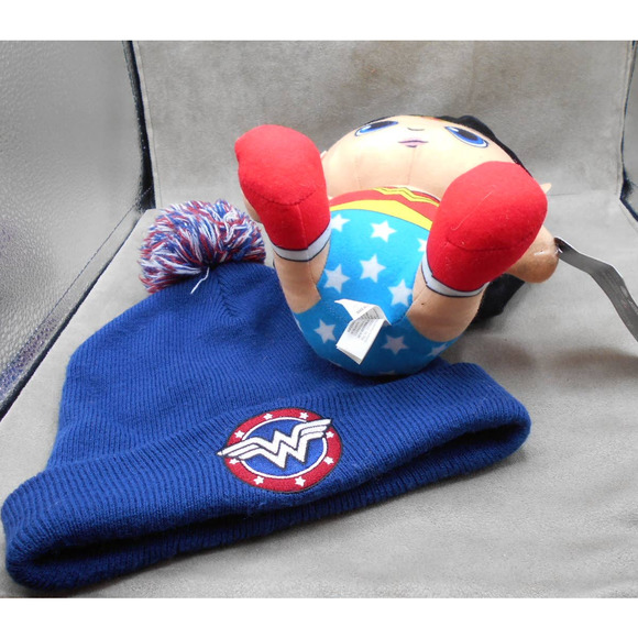 DC Wonder Woman Lot: Blue Beanie w/Pom & Toy Factory Plush Justice League - Picture 8 of 9